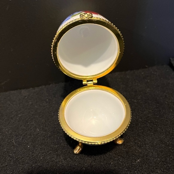 Rui Hao porcelain egg large roses, red, blue, grey with flowers & golden feet - Picture 5 of 13